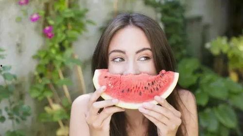 吃瓜女孩啥意思,网络热词背后的文化现象