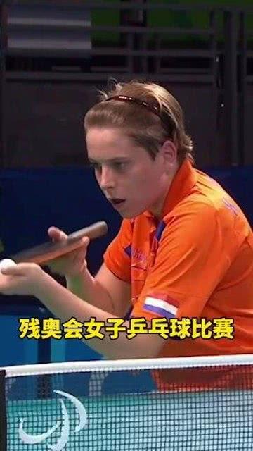 女队员吃瓜马龙图片,女队员甜蜜互动瞬间