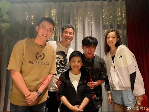 体育男明星吃瓜,吃瓜背后的健身秘密