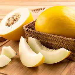 白金之星吃蜜瓜,品味甜蜜，尽享夏日清凉