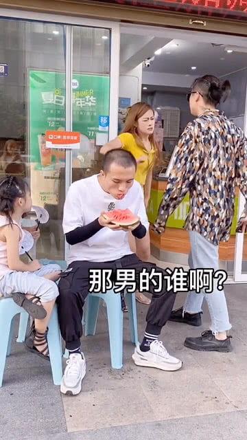 商城情侣吵架吃瓜,吃瓜群众热议不断  第2张