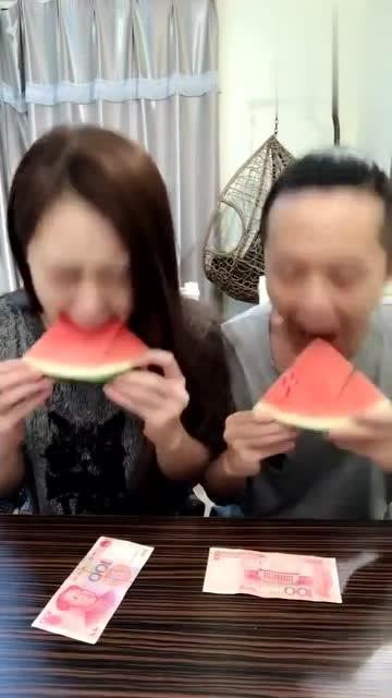 夫妻俩吃瓜,共享生活点滴，品味幸福滋味  第3张