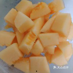 美女吃黄金蜜瓜图片,美女邂逅黄金蜜瓜的奢华瞬间  第2张