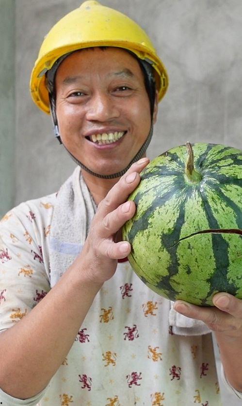 白帽子工地吃瓜  第3张